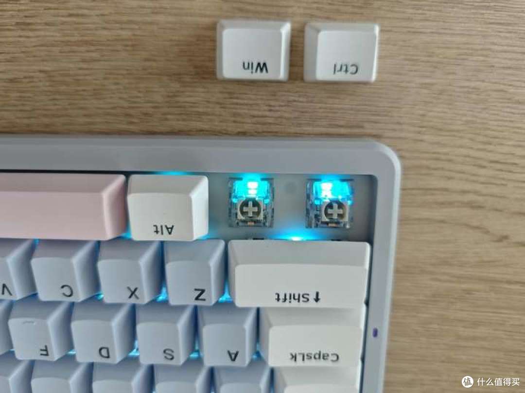 响应迅速、轻巧趁手,高颜值三模机械键盘雷柏V700DIY-98深度体验