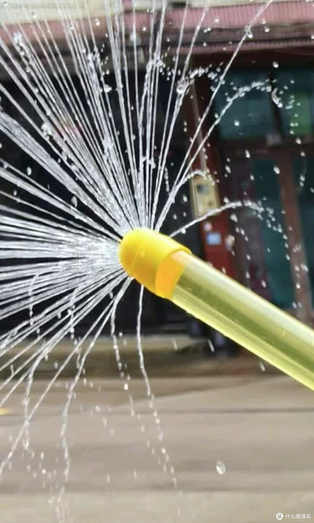 夏日清凉神器：抽拉式散射水枪