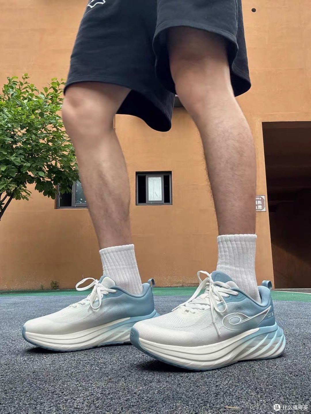卓越减震设计,乔丹跑鞋护航