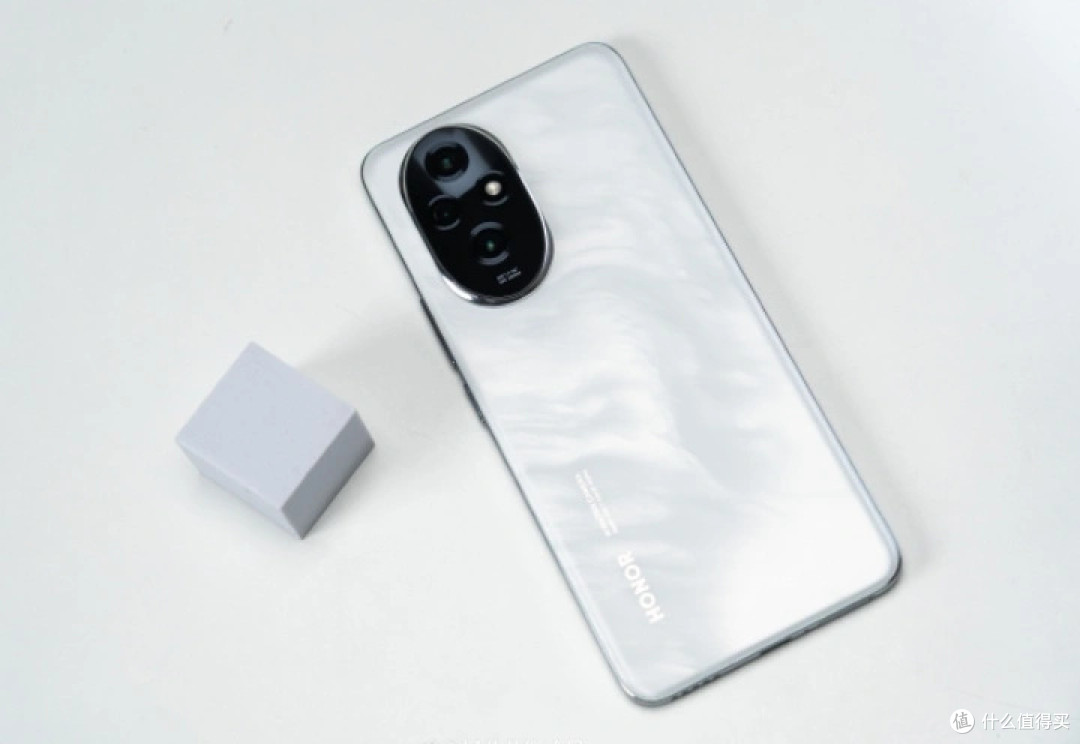 荣耀终于妥协,从2699元跌至1459元,OLED四曲屏+5200mAh+256GB