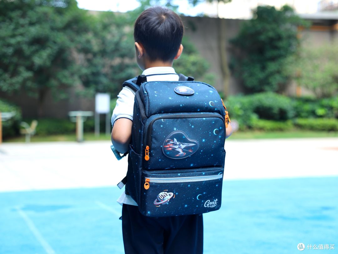 好书包真的能“减负”！换上这款小学生护脊书包后孩子再没喊过累