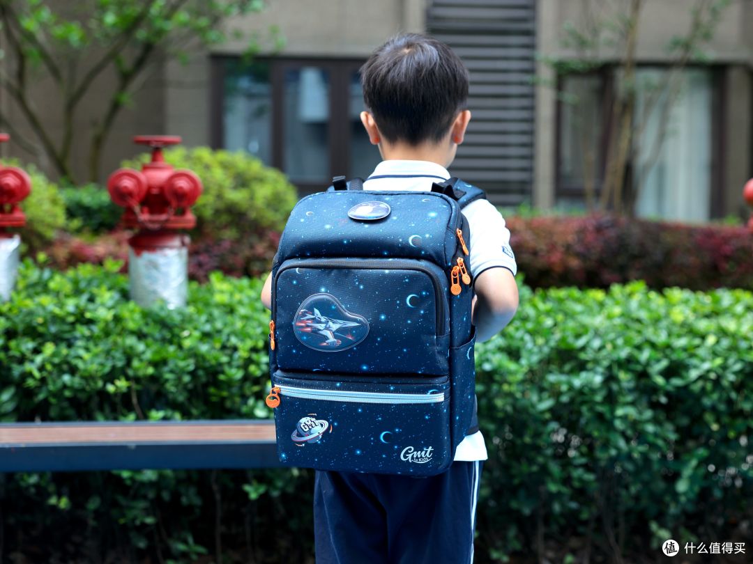 好书包真的能“减负”！换上这款小学生护脊书包后孩子再没喊过累
