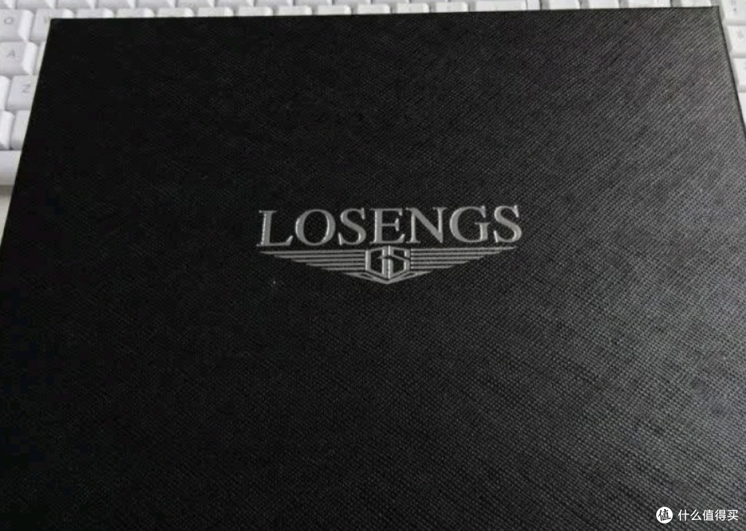 拆开盒就知值了：L3235陀飞轮机械表，黑面之下全是“小心机”