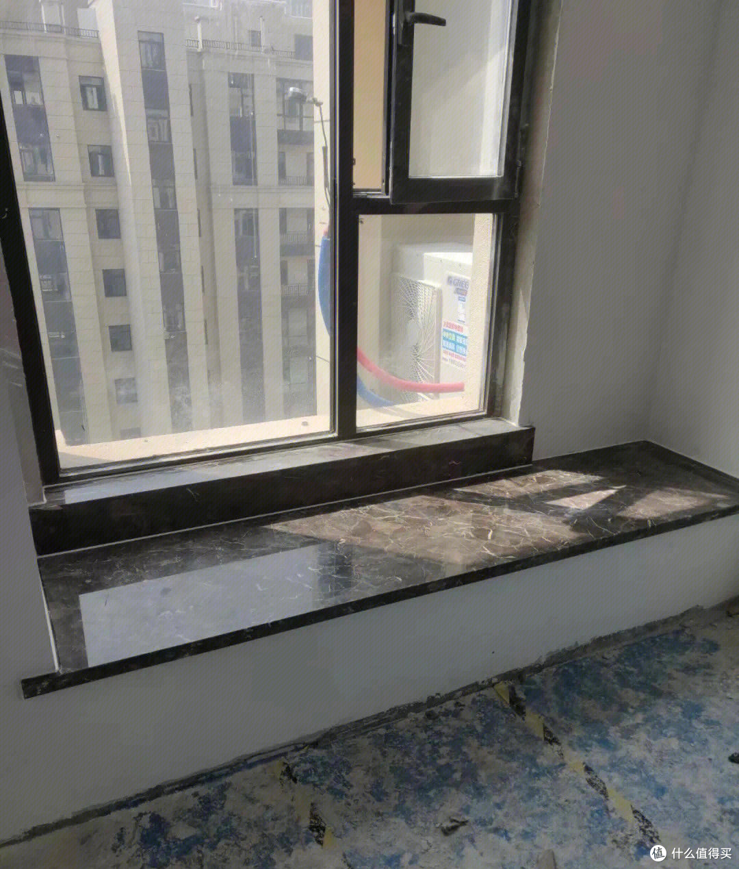 不顾反对把飘窗改成书桌,老婆骂我瞎折腾,入住后全家抢着用!