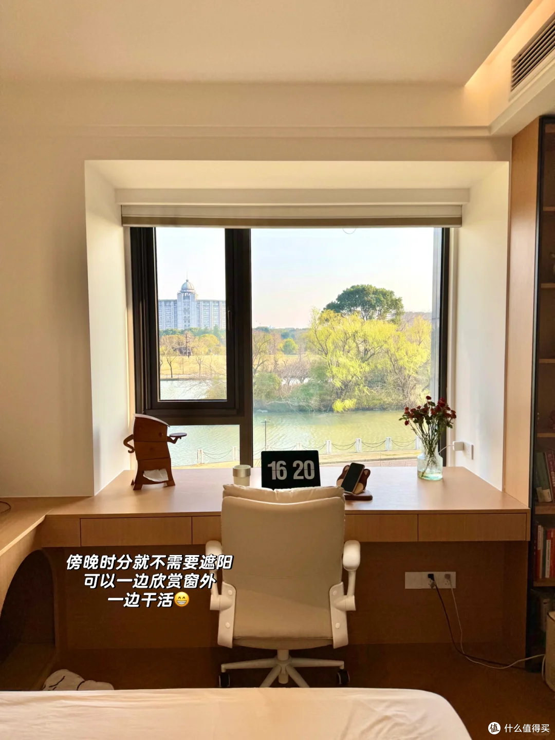不顾反对把飘窗改成书桌,老婆骂我瞎折腾,入住后全家抢着用!