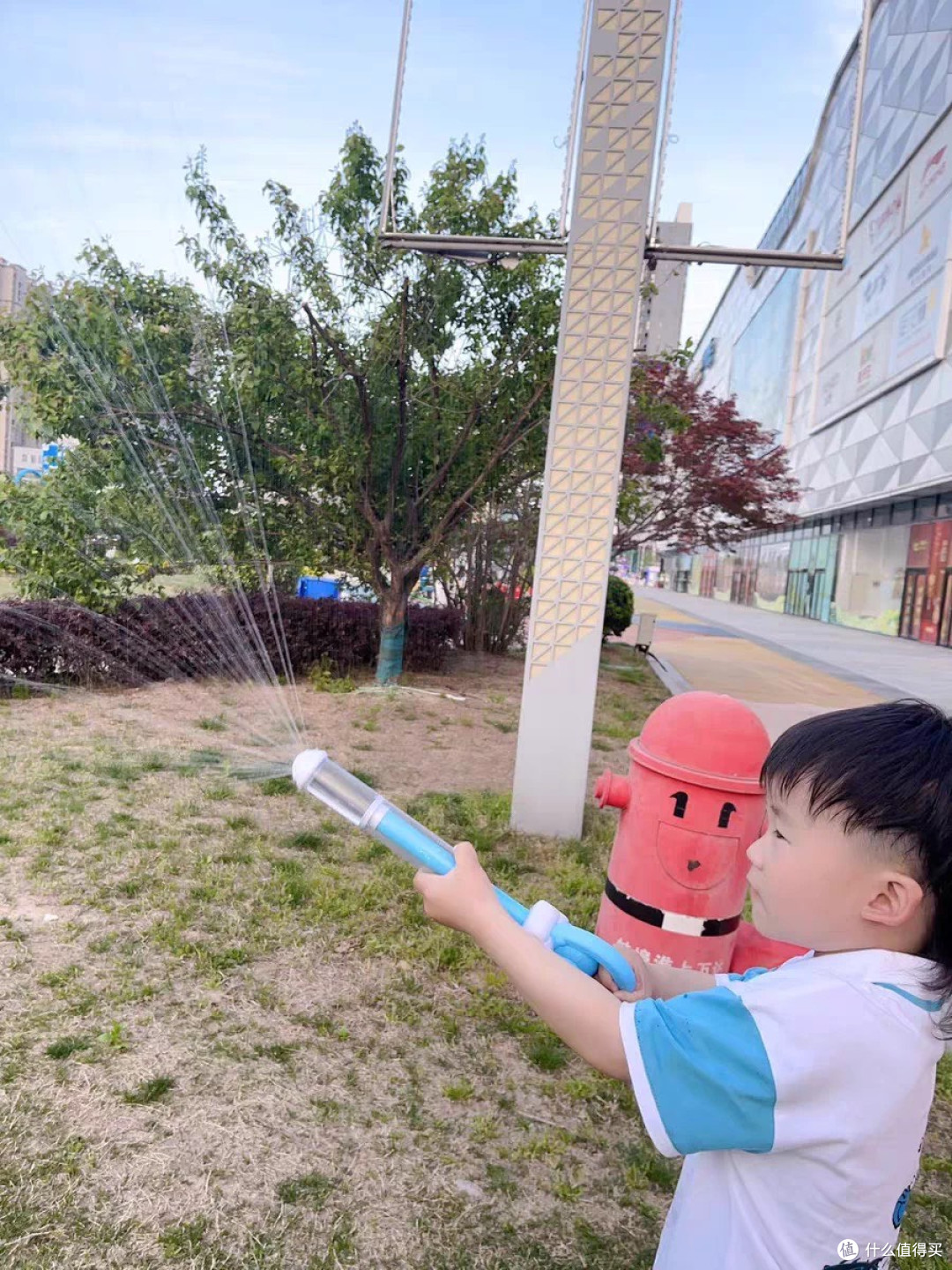 要说夏天最不能少的玩具，那必须是水枪啊！