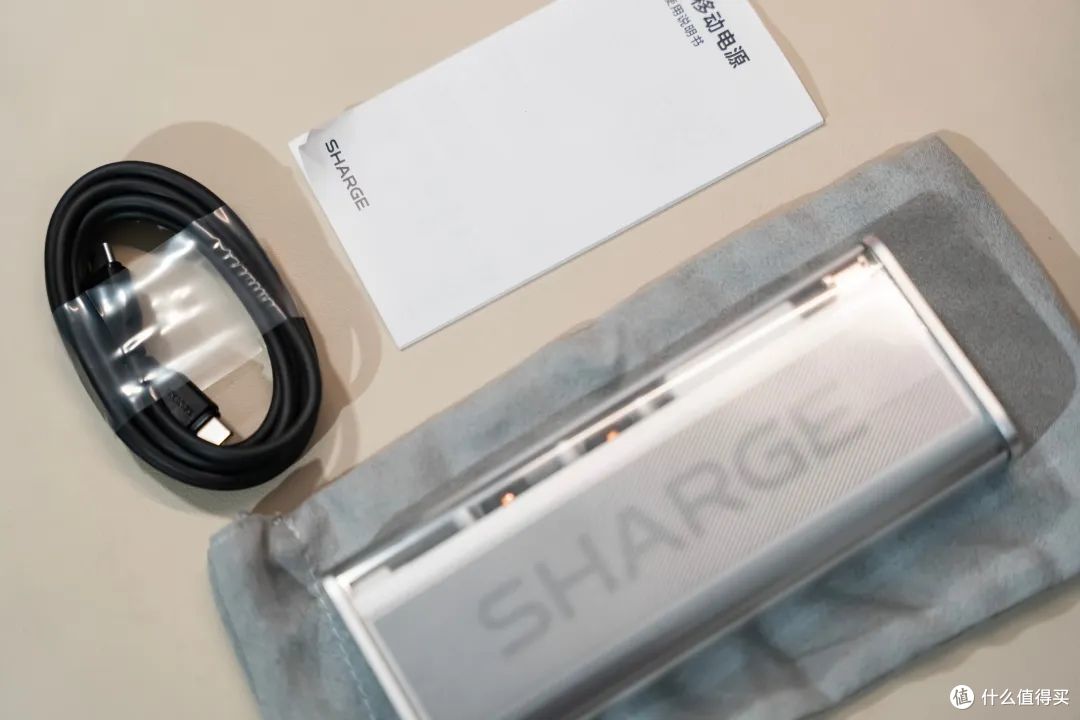140W赛博快充,可登机!闪极银翼Pro充电宝+点阵屏充电器有点东西