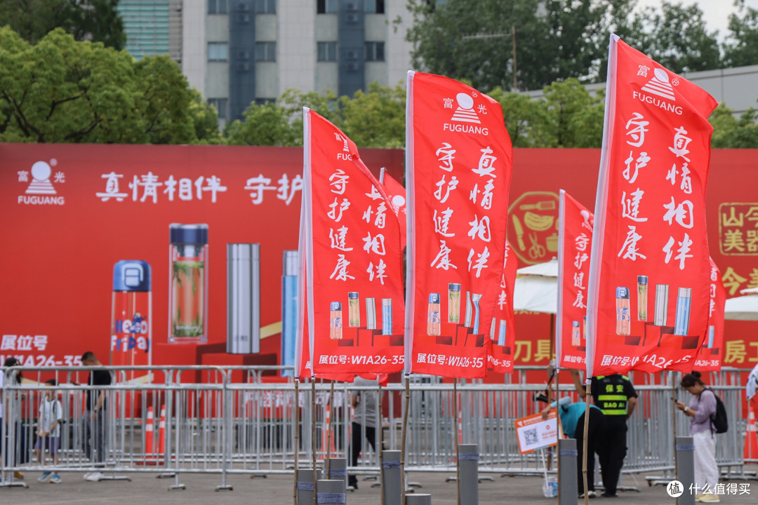真情筑根基，健康赢人心：富光亮相第118届上海百货会