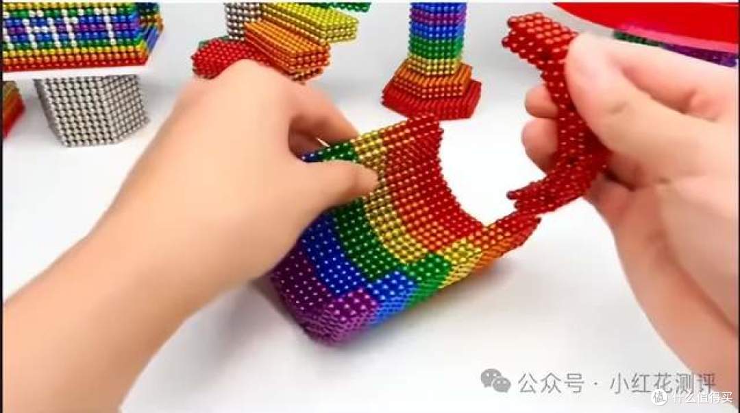 这些玩具正在潜入孩子的书包......