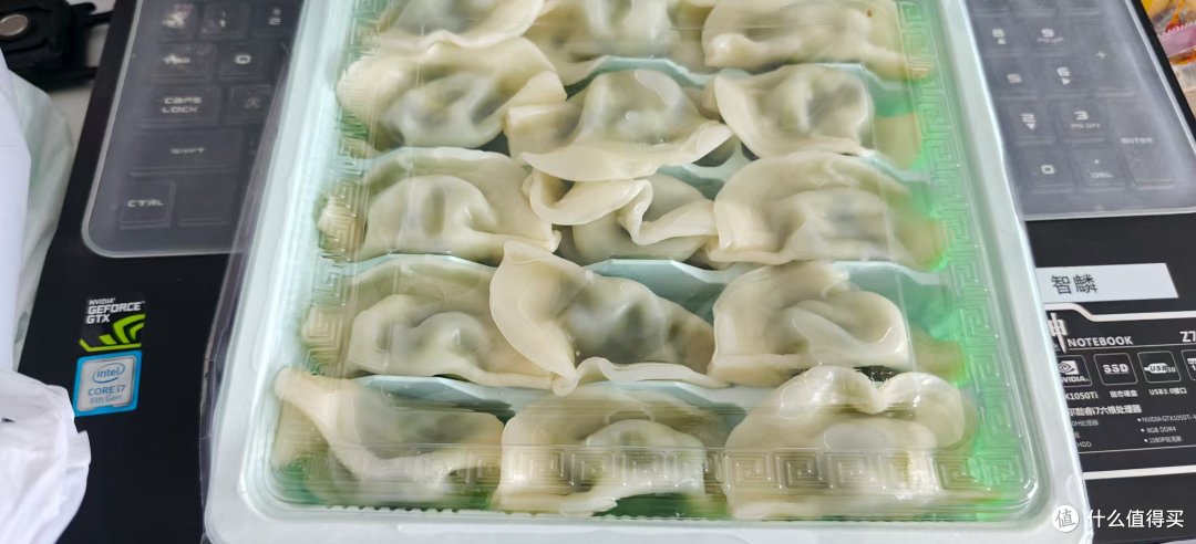 外卖大战受益人9.9能不出门炫到30个韭菜鸡蛋馅的饺子