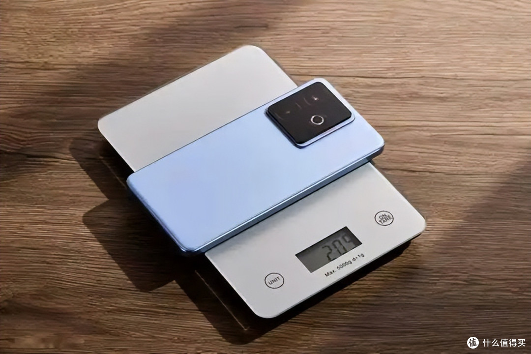7200mAh电池+100W闪充!realme GT7:充电?这辈子没听过这个词!
