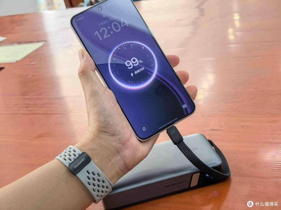 出差党福音!3C认证+20000mAh+67W快充,绿联超能块67W充电宝评测