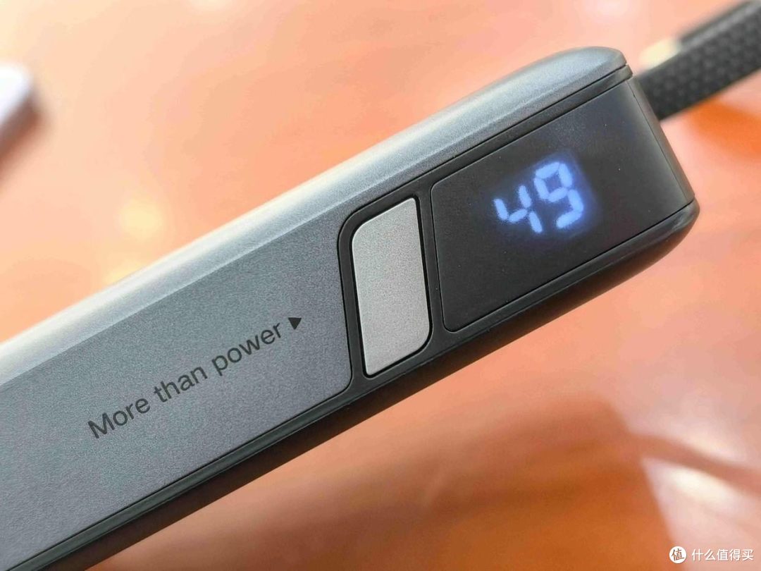 出差党福音!3C认证+20000mAh+67W快充,绿联超能块67W充电宝评测
