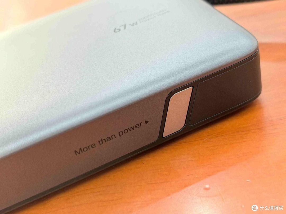 出差党福音!3C认证+20000mAh+67W快充,绿联超能块67W充电宝评测