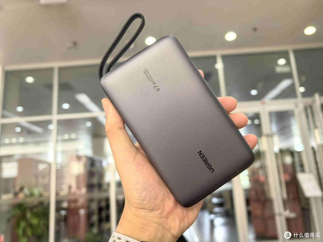 出差党福音!3C认证+20000mAh+67W快充,绿联超能块67W充电宝评测