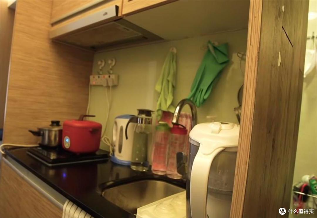 香港一对夫妻,蜗居9㎡小屋,入住2年,被超500万人羡慕,真幸福