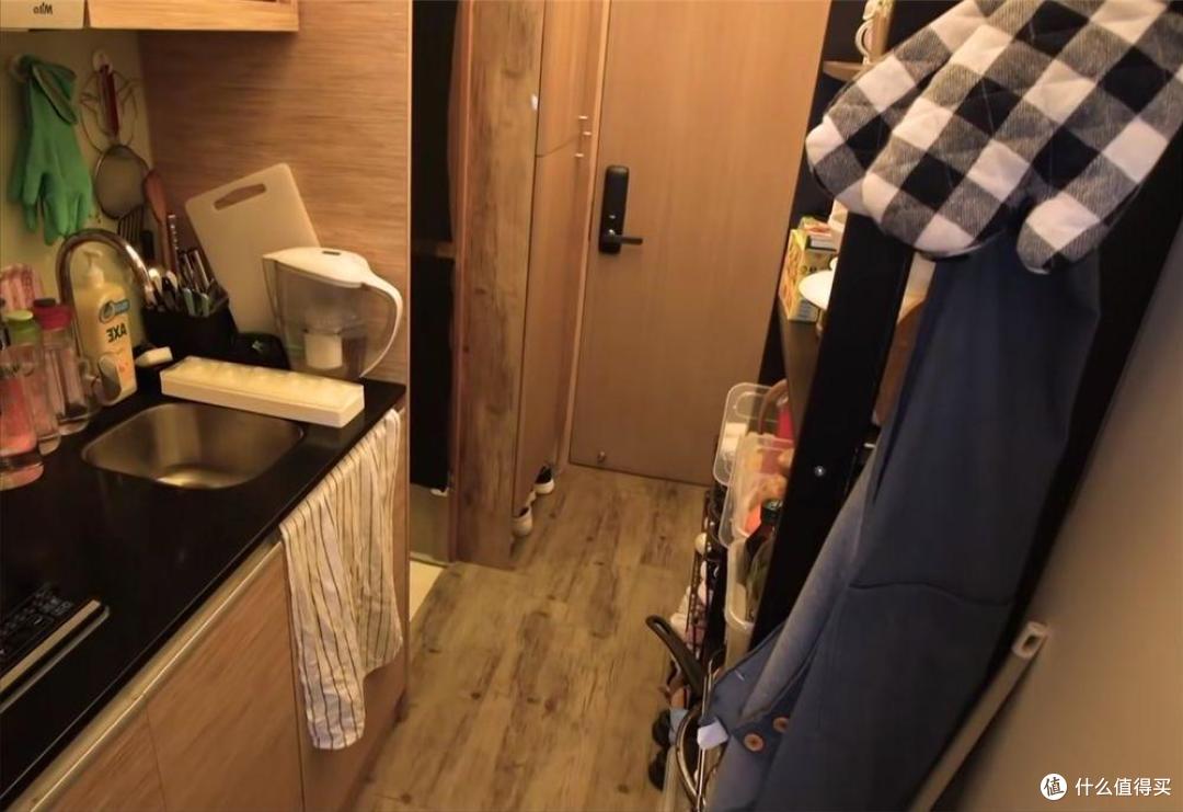 香港一对夫妻,蜗居9㎡小屋,入住2年,被超500万人羡慕,真幸福