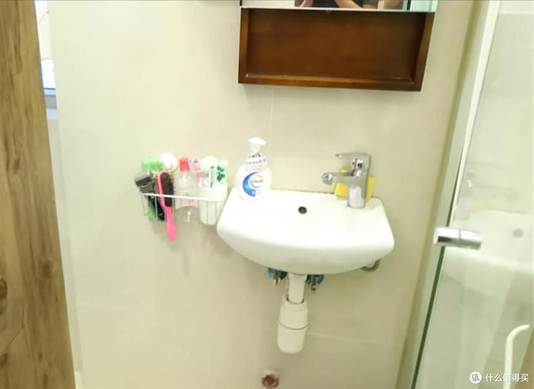 香港一对夫妻,蜗居9㎡小屋,入住2年,被超500万人羡慕,真幸福