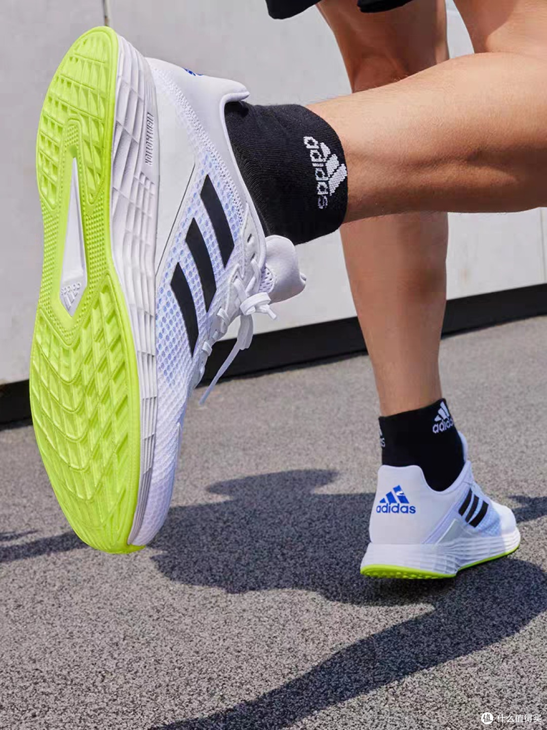 adidas DURAMO SL:透气缓震跑鞋