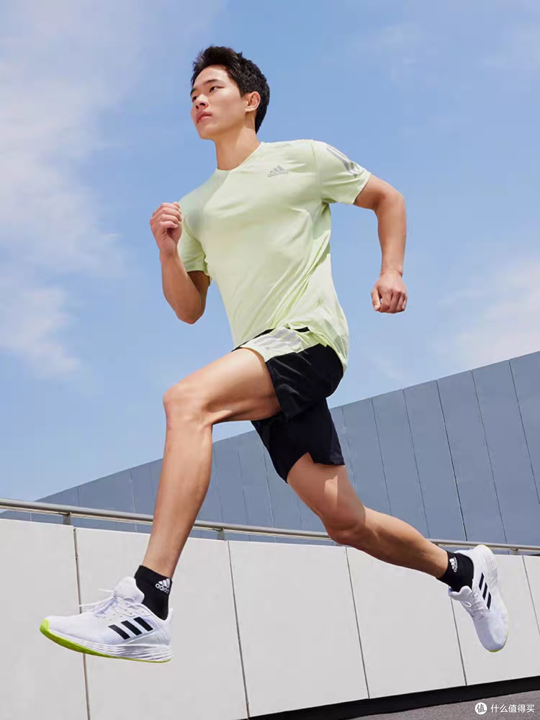 adidas DURAMO SL:透气缓震跑鞋