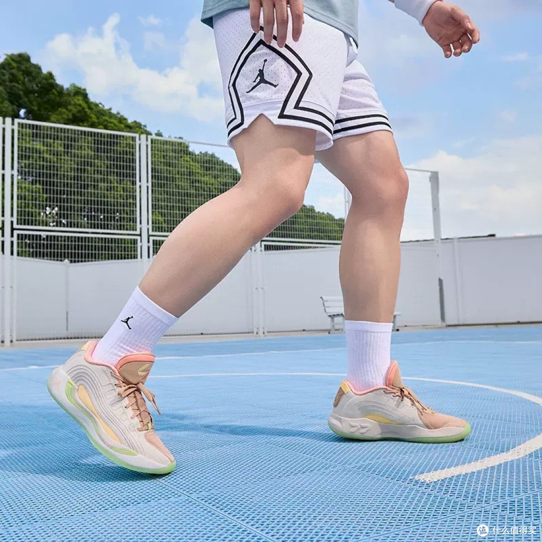 LUKA 4 PF东契奇篮球鞋:为精英球员定制的球场利器