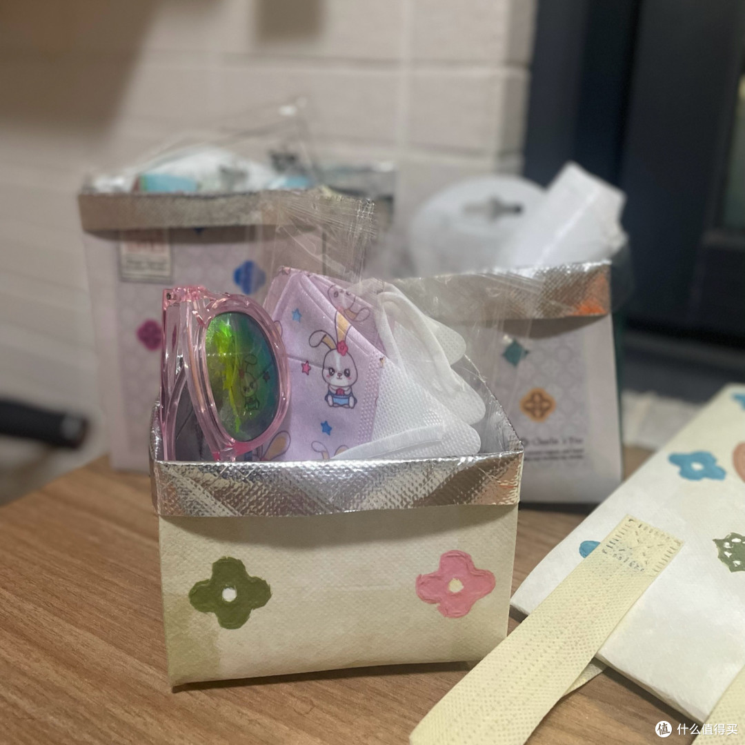 如何用家中多余的奶茶保温袋改造成实用收纳盒