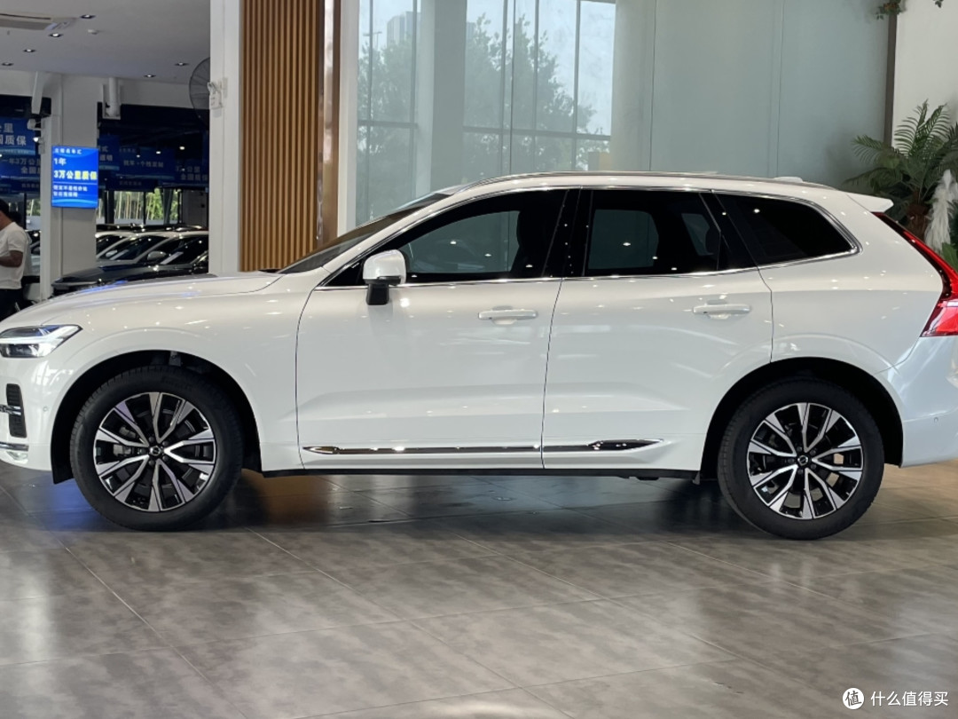 沃尔沃XC60 B5 四驱智逸豪华版:北欧质感与实用科技的平衡之作