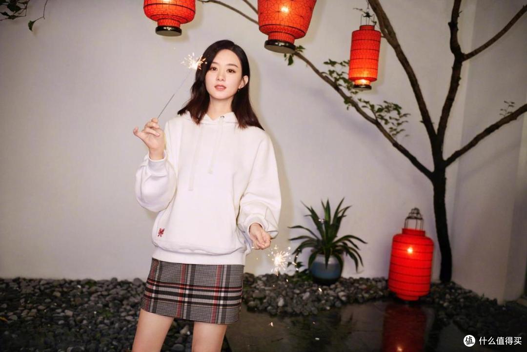 37岁赵丽颖“家居照”火了，打扮随意，无拘无束，那叫一个接地气