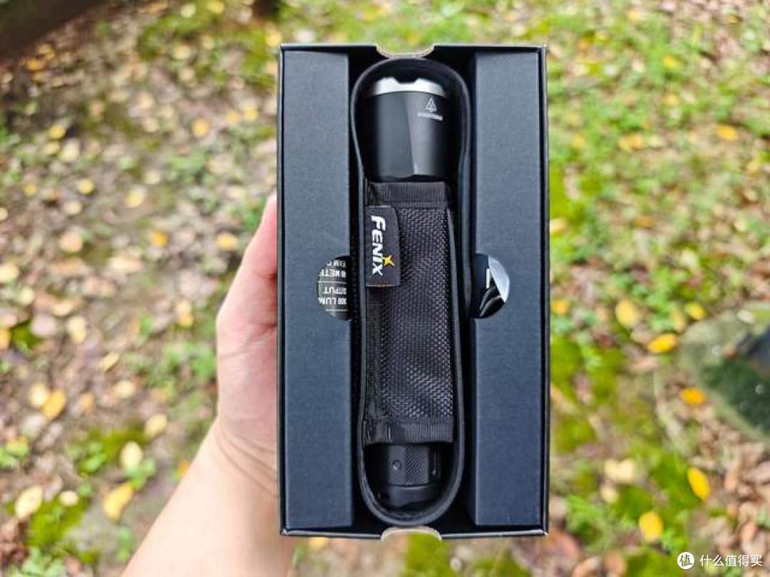 点亮黑夜的全能之光:Fenix TK21R强光手电
