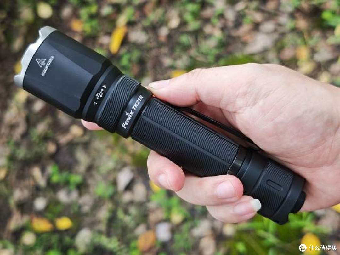 点亮黑夜的全能之光:Fenix TK21R强光手电