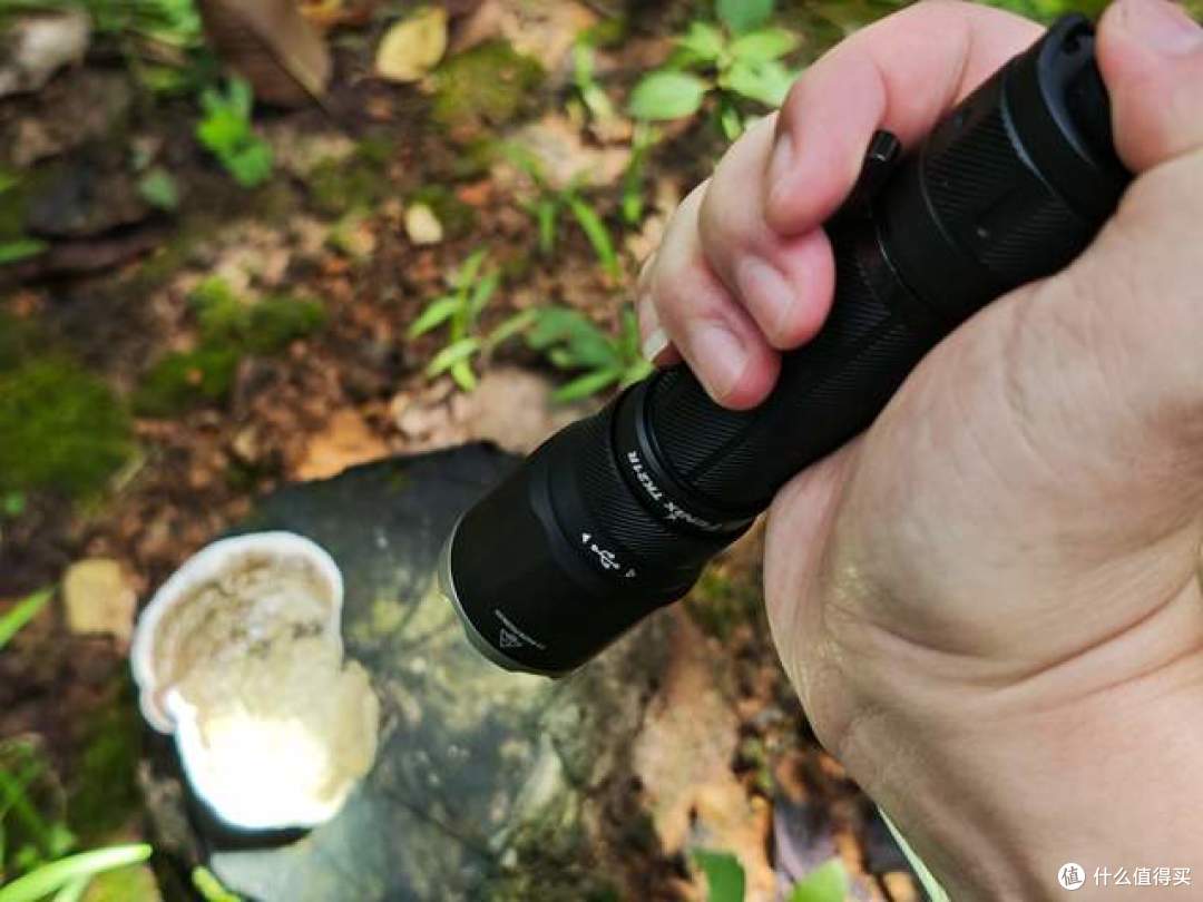 点亮黑夜的全能之光:Fenix TK21R强光手电