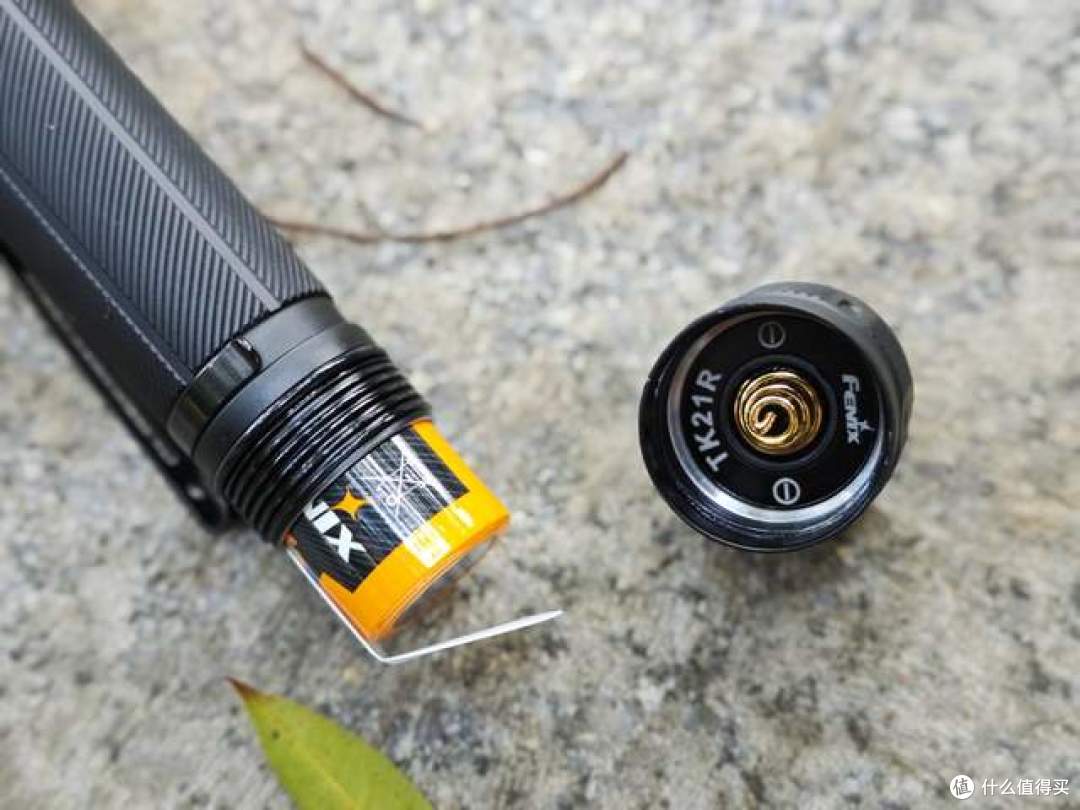 点亮黑夜的全能之光:Fenix TK21R强光手电