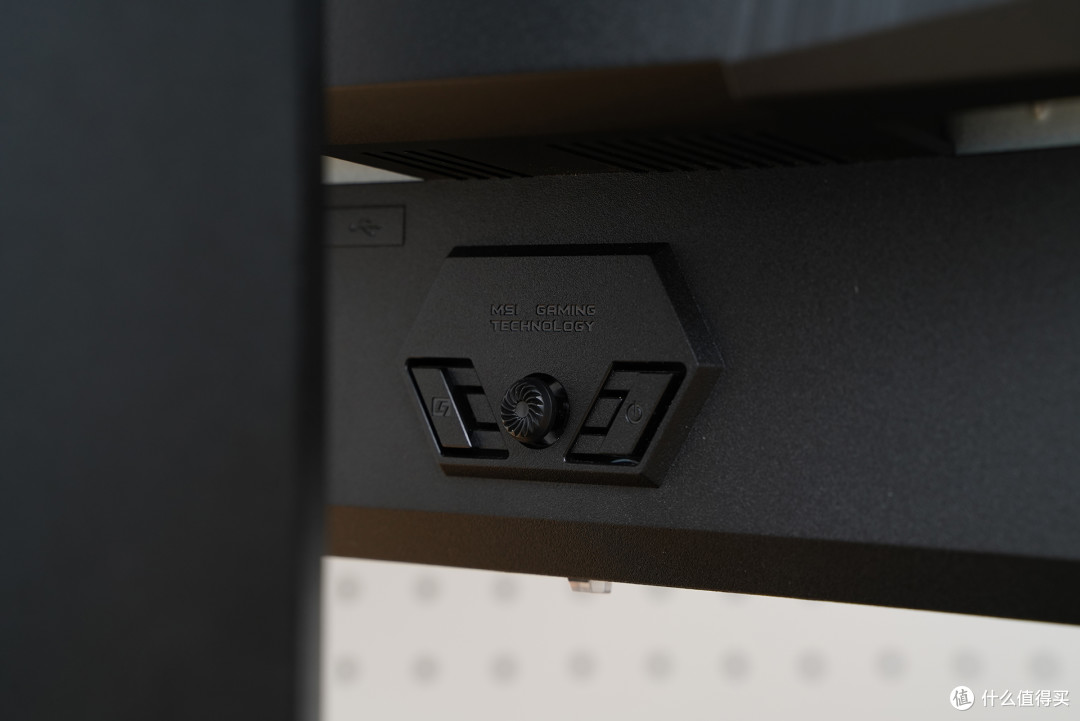 500Hz电竞新标杆,微星MAG 272QP QD-OLED X50开启视觉新时代