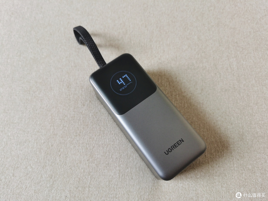 绿联能量湃Pro 130W自带线充电宝,解决多设备续航焦虑的实用之选