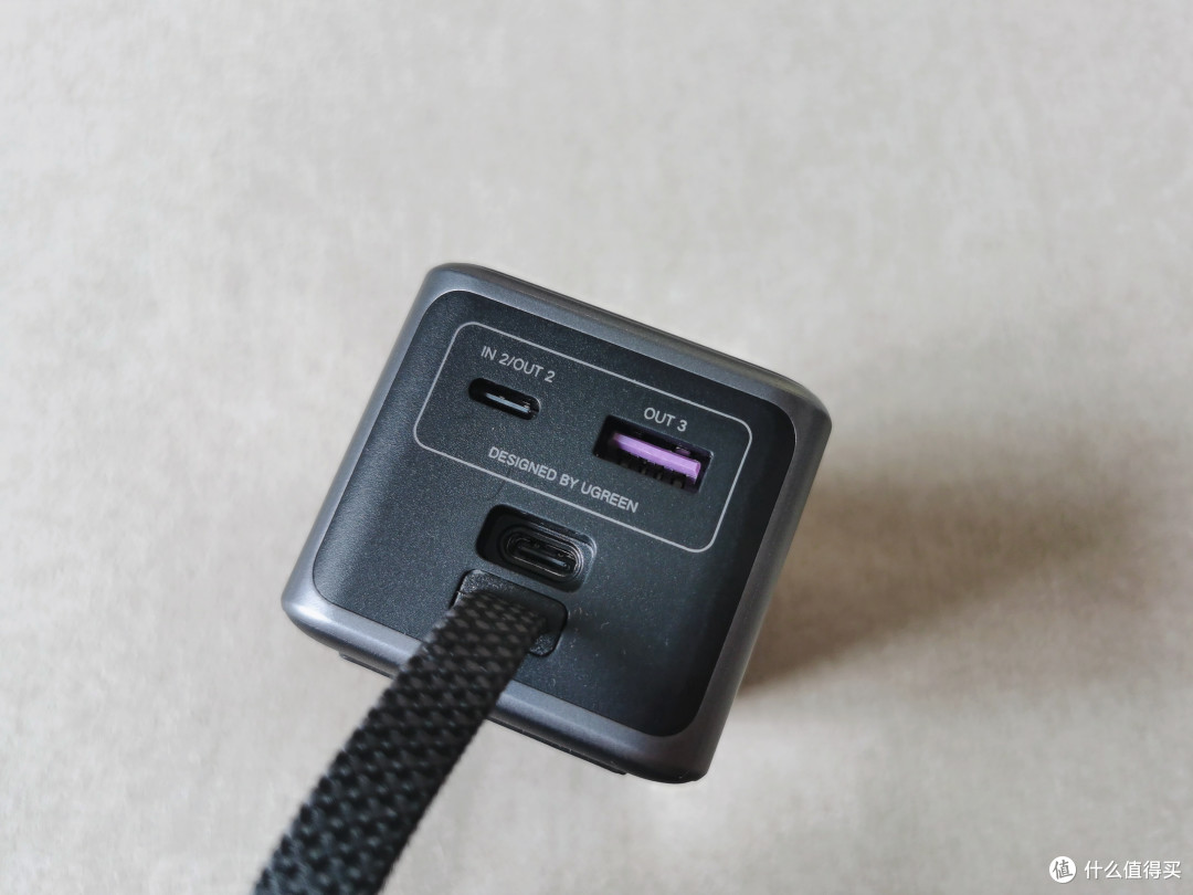 绿联能量湃Pro 130W自带线充电宝,解决多设备续航焦虑的实用之选