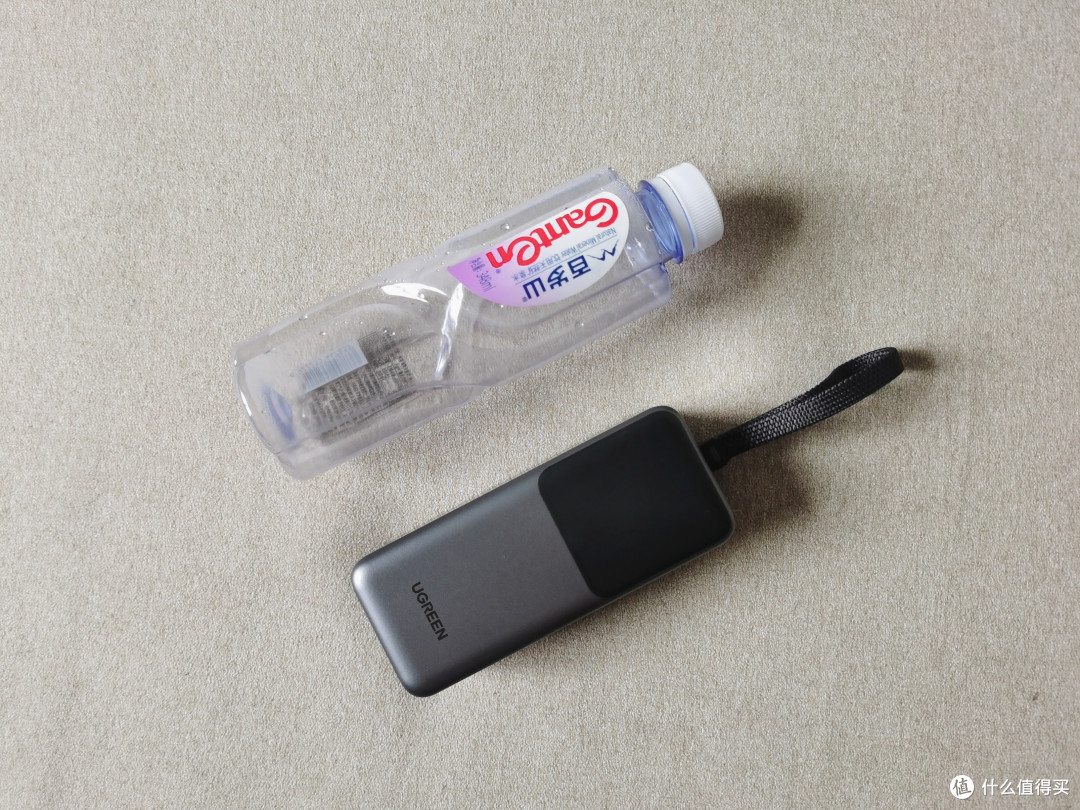绿联能量湃Pro 130W自带线充电宝,解决多设备续航焦虑的实用之选