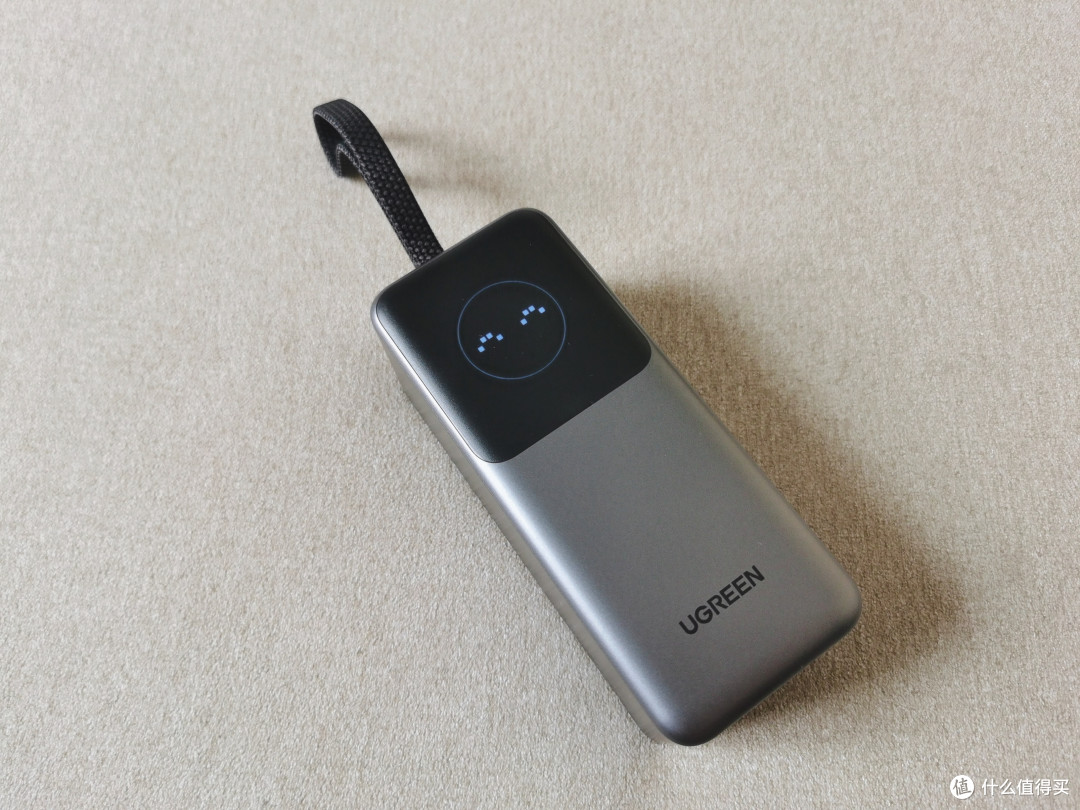 绿联能量湃Pro 130W自带线充电宝,解决多设备续航焦虑的实用之选