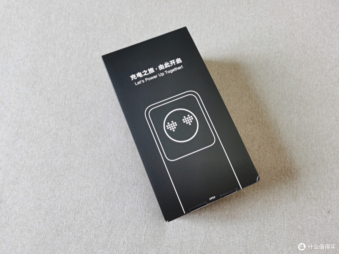 绿联能量湃Pro 130W自带线充电宝,解决多设备续航焦虑的实用之选