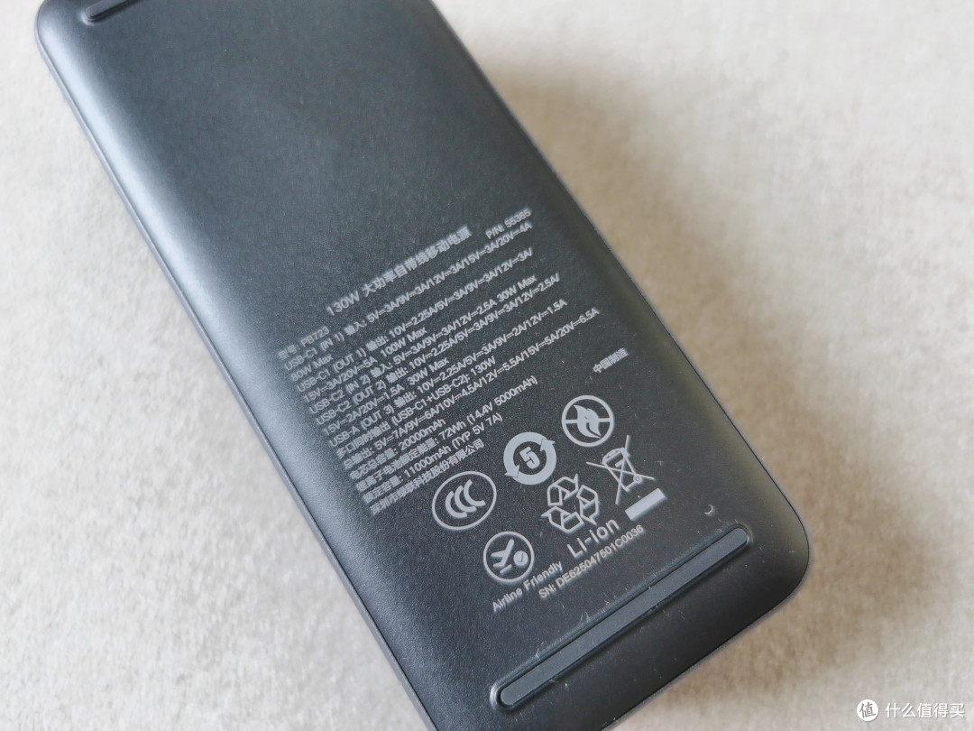 绿联能量湃Pro 130W自带线充电宝,解决多设备续航焦虑的实用之选