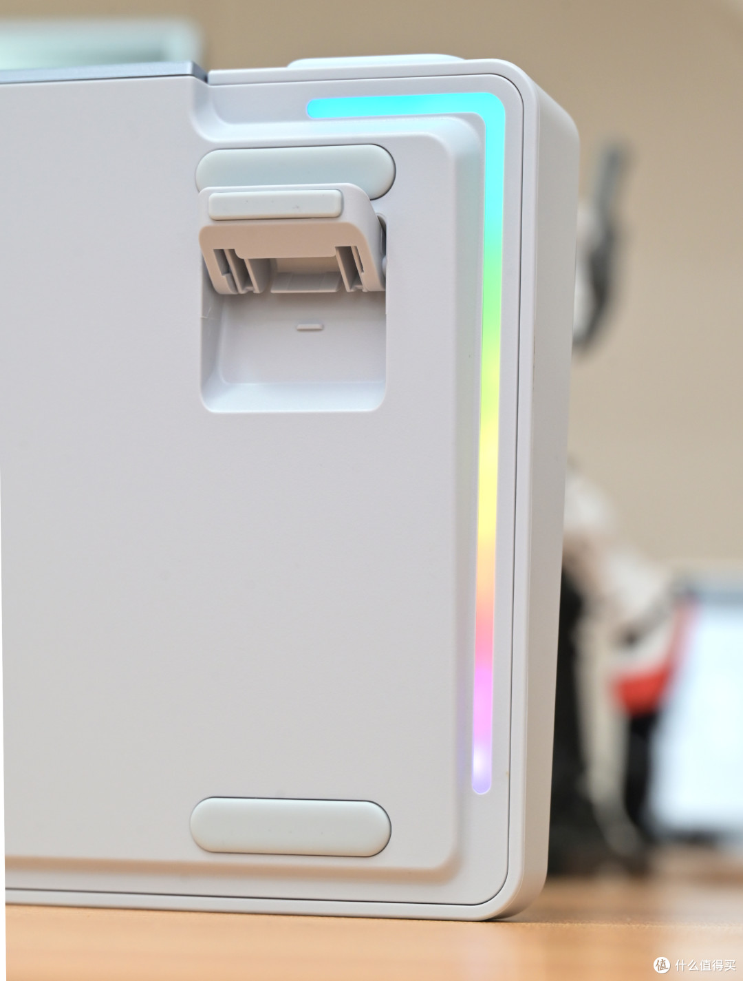 全面均衡高性价比，雷柏客制化多模键盘V700DIY-98