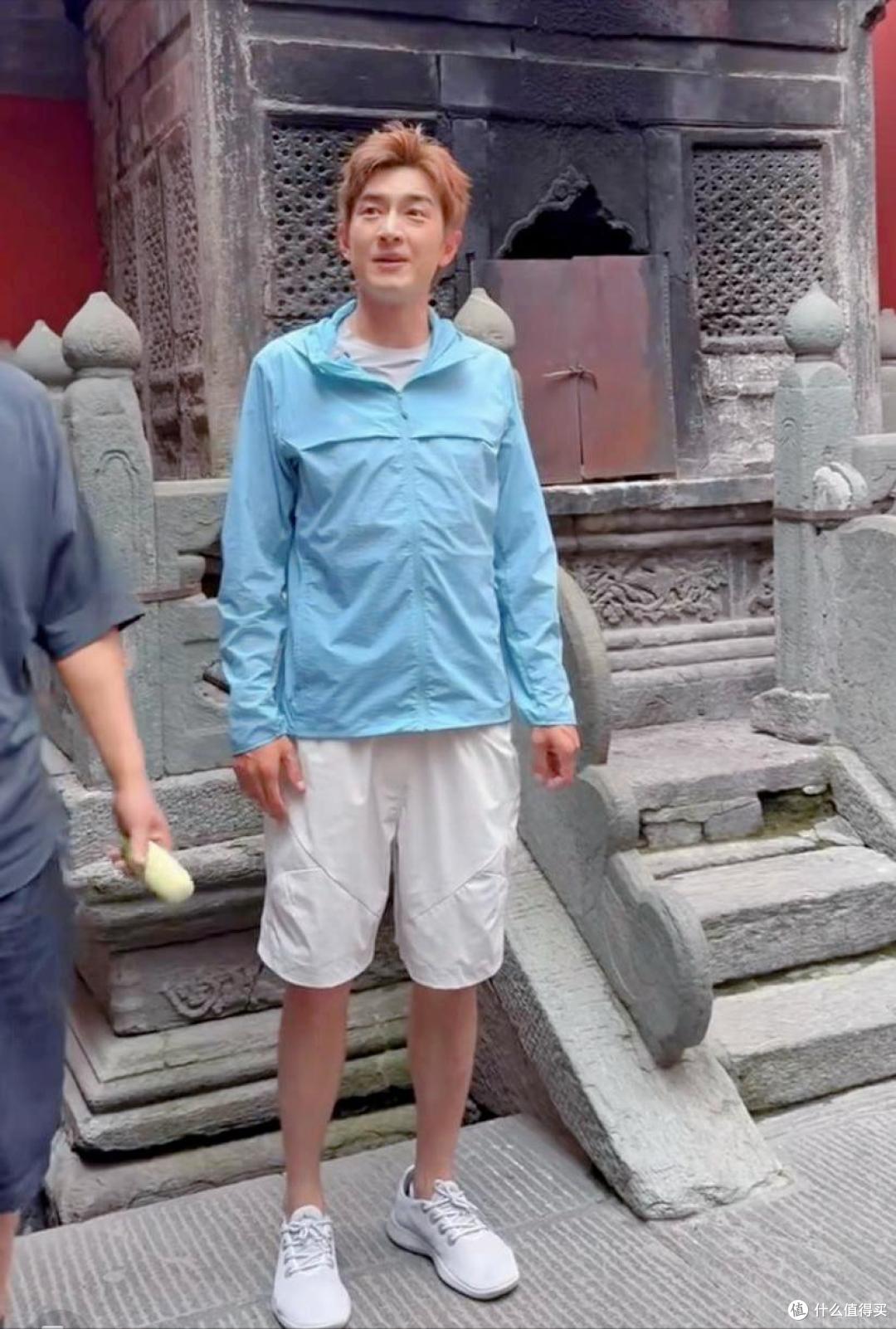 36岁林更新的“豪宅”火了,超大厨房,养生做饭,网友:真接地气