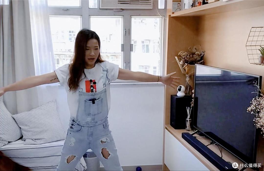 香港一姑娘火了，工作十年，不买包不逛街，攒下16㎡房子，真厉害