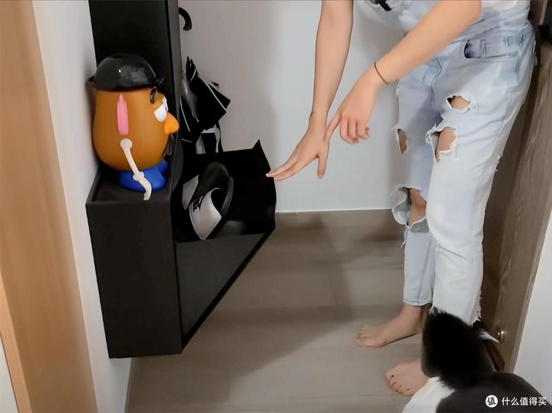 香港一姑娘火了，工作十年，不买包不逛街，攒下16㎡房子，真厉害