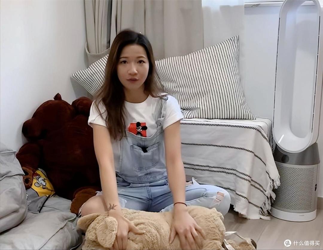 香港一姑娘火了，工作十年，不买包不逛街，攒下16㎡房子，真厉害