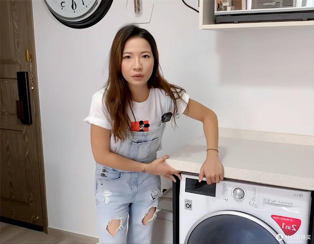 香港一姑娘火了，工作十年，不买包不逛街，攒下16㎡房子，真厉害