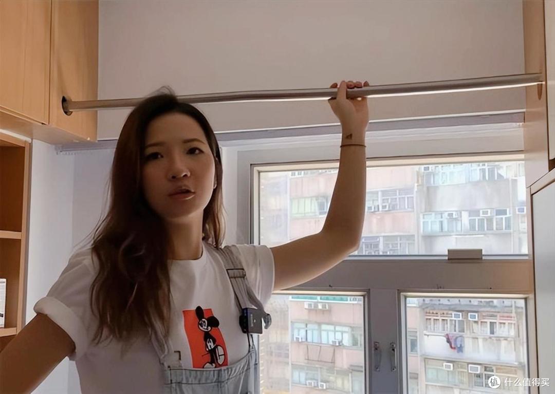 香港一姑娘火了，工作十年，不买包不逛街，攒下16㎡房子，真厉害