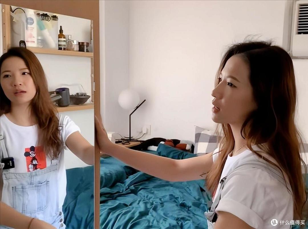 香港一姑娘火了，工作十年，不买包不逛街，攒下16㎡房子，真厉害