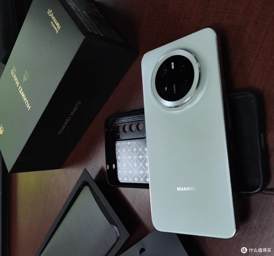 华为Mate70上手体验:商务旗舰新标杆