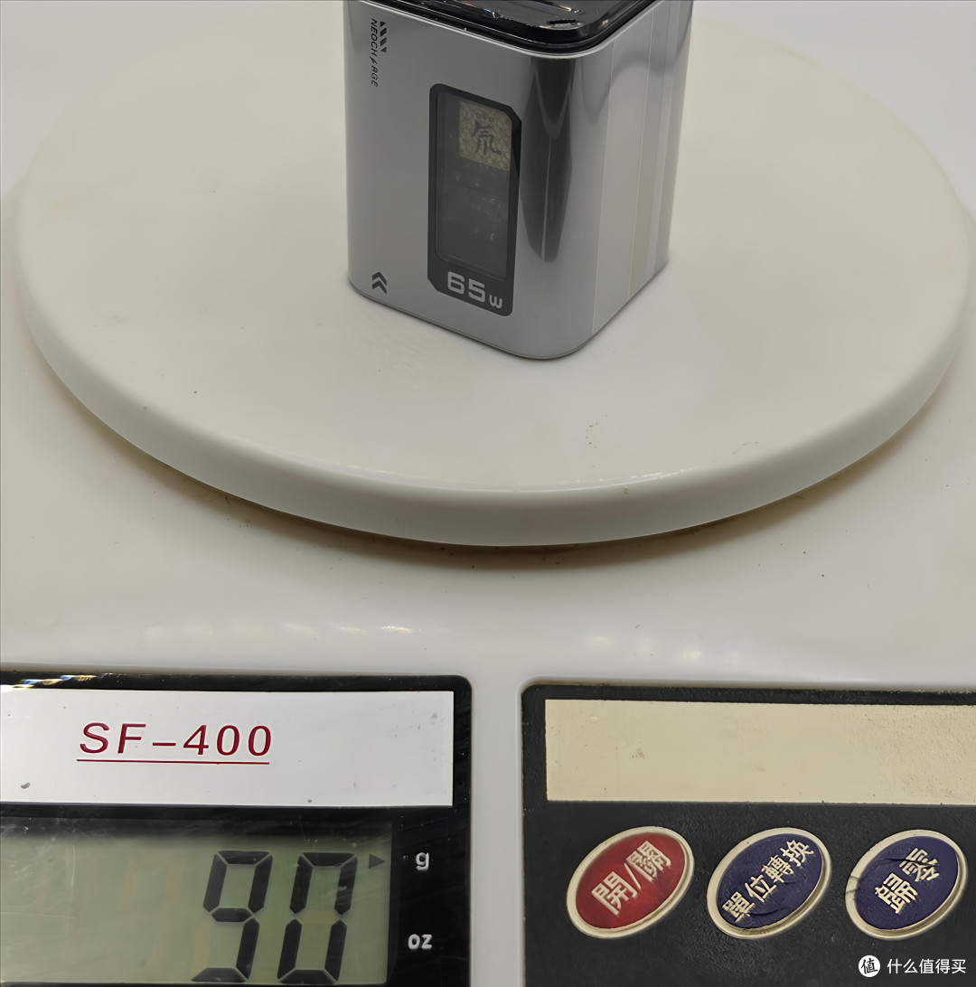 红魔氘锋能量块 mini 65W 充电器:感受颜值的威力吧