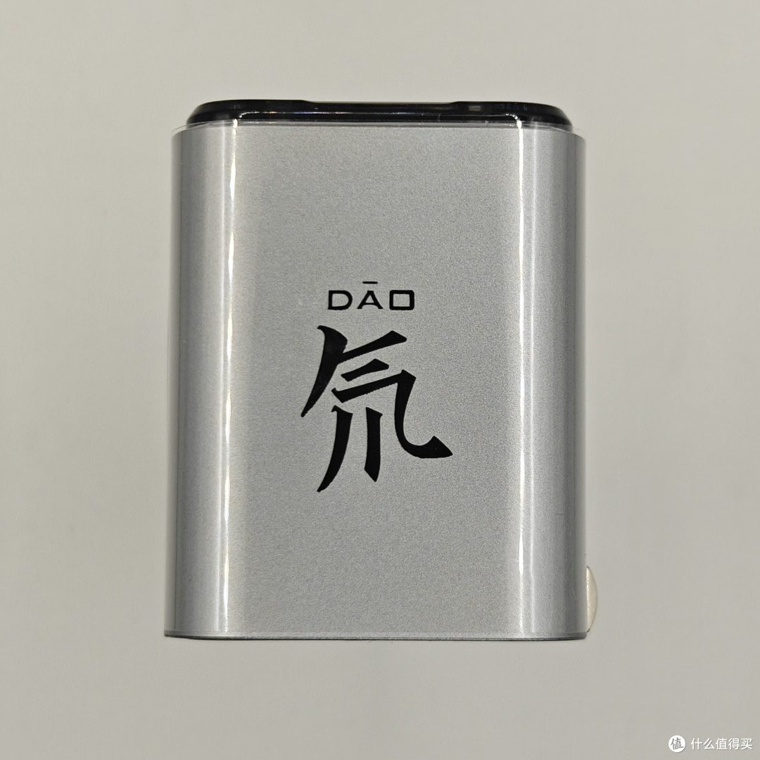 红魔氘锋能量块 mini 65W 充电器:感受颜值的威力吧